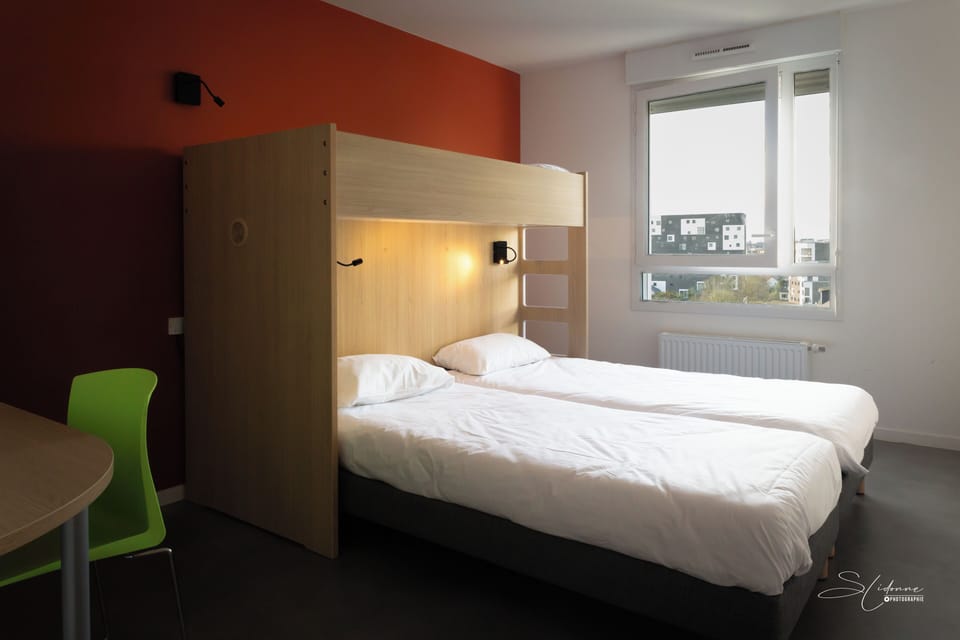 Classic Triple Room, 3 Twin Beds, Private Bathroom | Blackout drapes, soundproofing, free WiFi, bed sheets