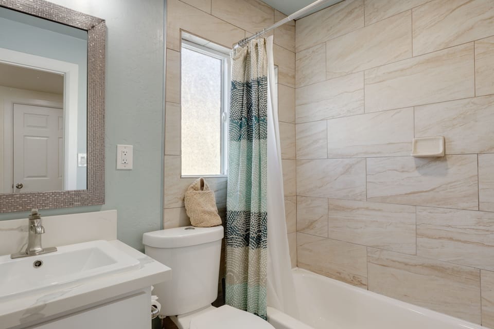 Full Bath | Complimentary Toiletries | Towels Provided