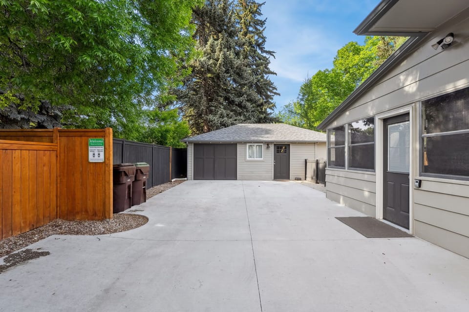 Parking | Please park on the left-side of the driveway!