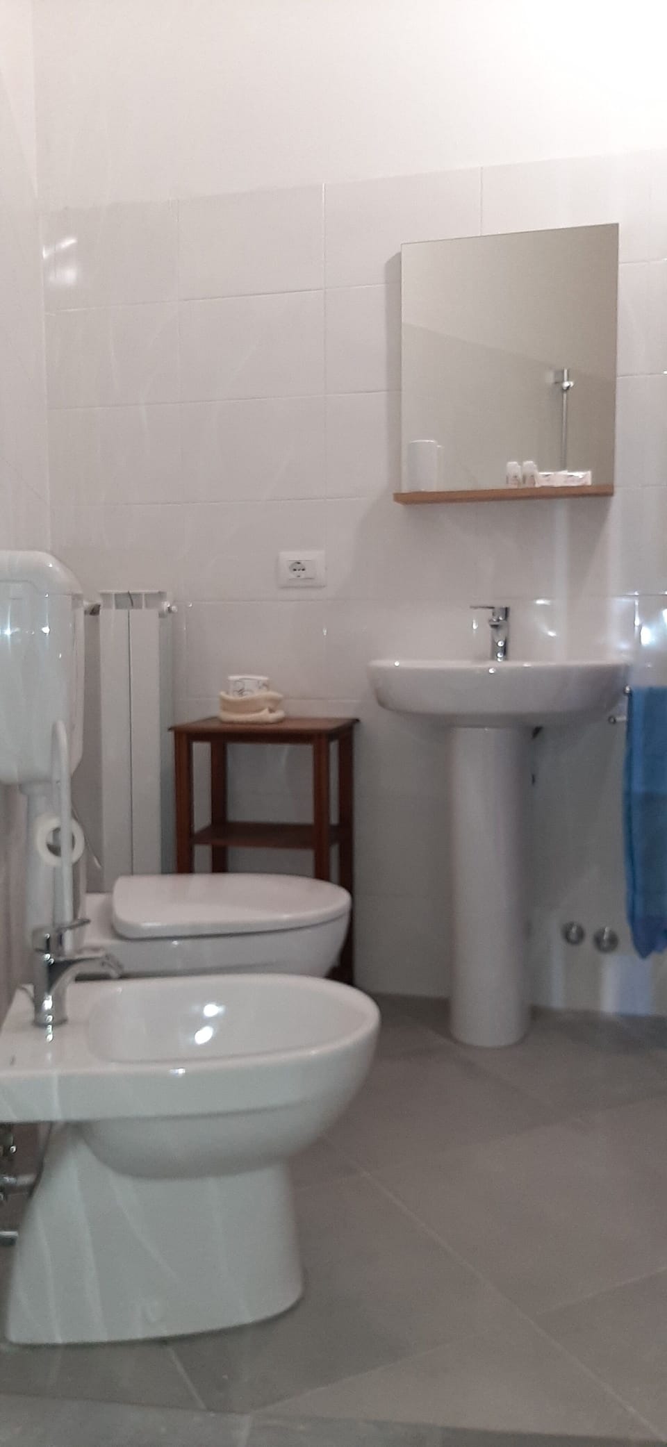 Triple Room | Bathroom | Shower, free toiletries, towels