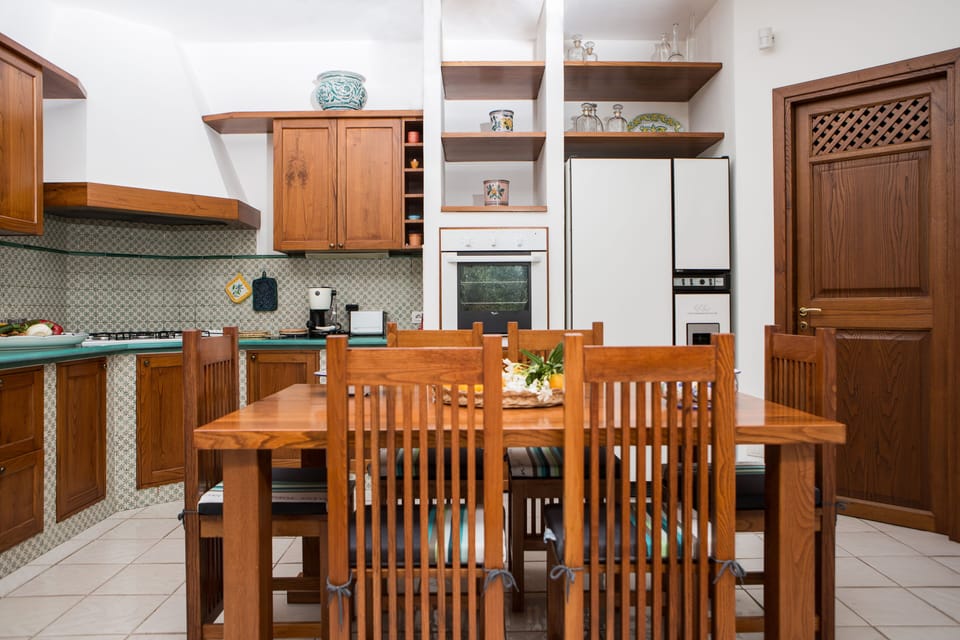 Basic Villa | Private kitchen | Full-size fridge, microwave, oven, dishwasher