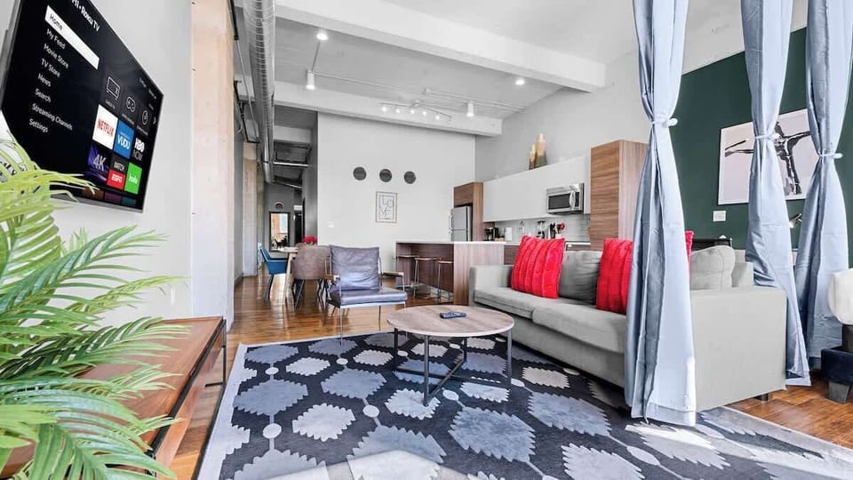 Living room - Chic spot with vibrant decor and a stylish TV setup for cozy movie nights!