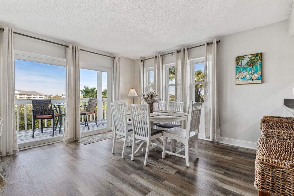 dining area seats 6, 3 additional bar stools