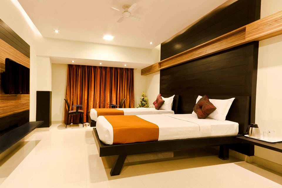 Club Room | Premium bedding, in-room safe, desk, soundproofing