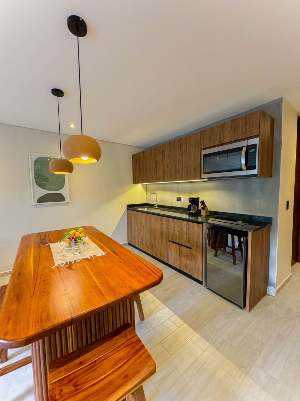 Deluxe Apartment | Private kitchen | Microwave, coffee/tea maker, blender, griddle