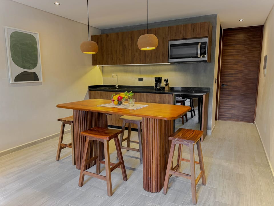 Deluxe Apartment | Private kitchen | Microwave, coffee/tea maker, blender, griddle