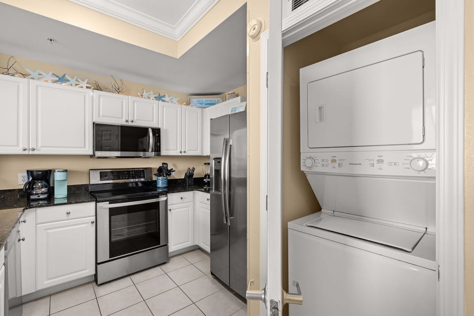 Fully Stocked Kitchen | Washer/Dryer