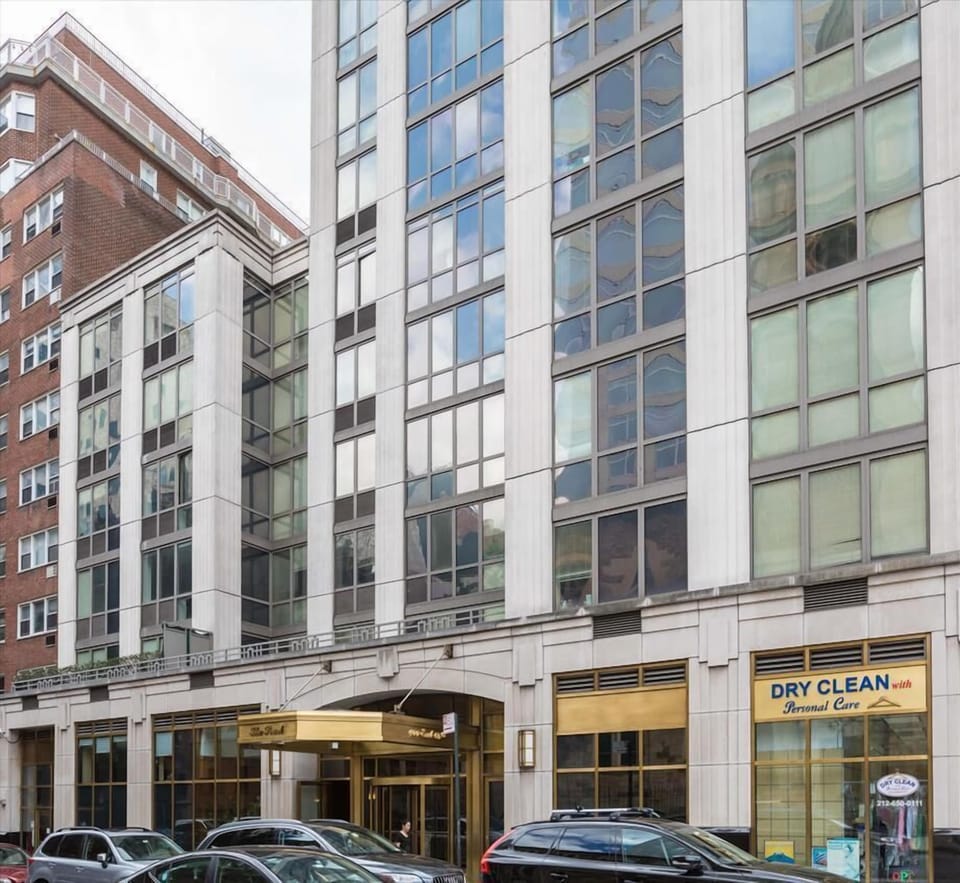 Upper East Side New York 1 Bedroom Building Exterior