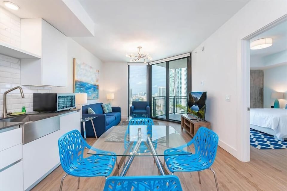 Miami 1 Bedroom Dining Room