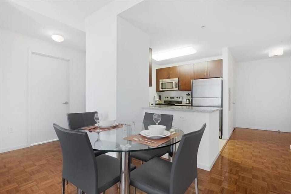 Jersey City 1 Bedroom Dining Room