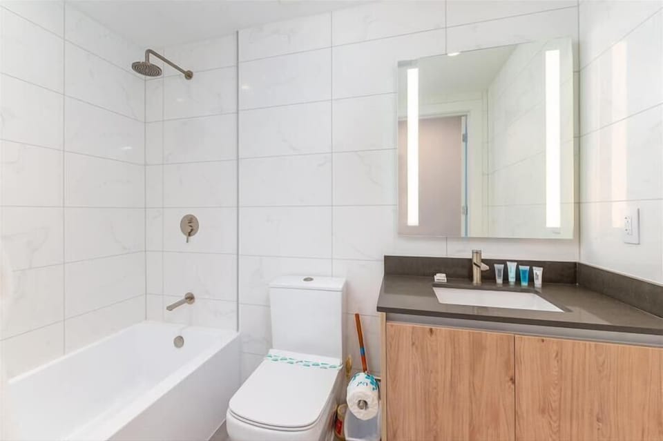 Miami 2 Bedroom Bathroom