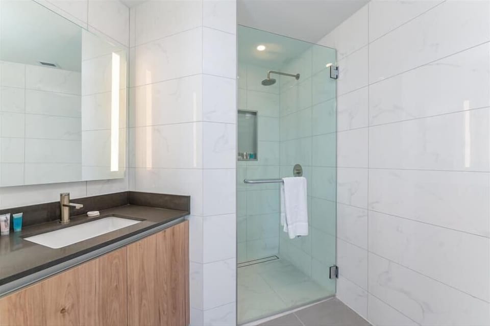 Miami 2 Bedroom Bathroom