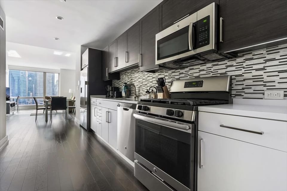 Midtown West New York 1 Bedroom Kitchen