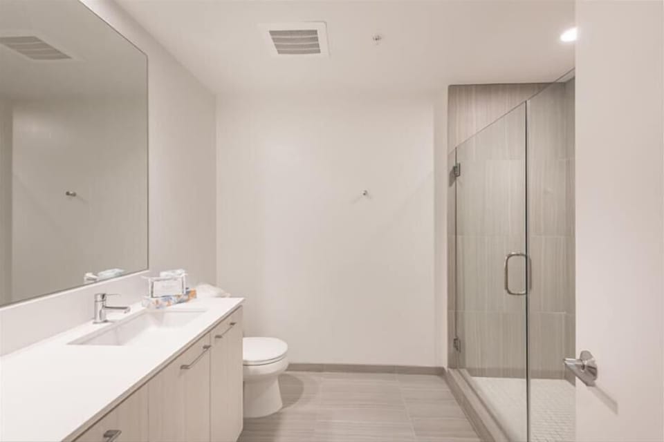 Herndon/Reston Reston 2 Bedroom Bathroom