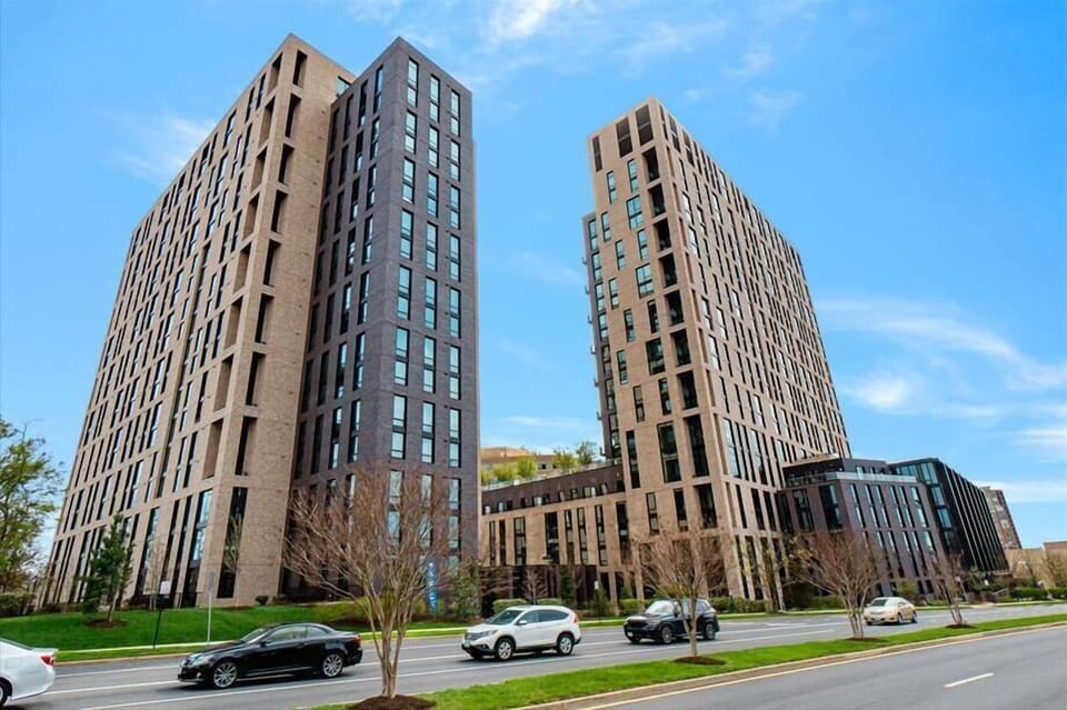 Herndon/Reston Reston 1 Bedroom Building Exterior