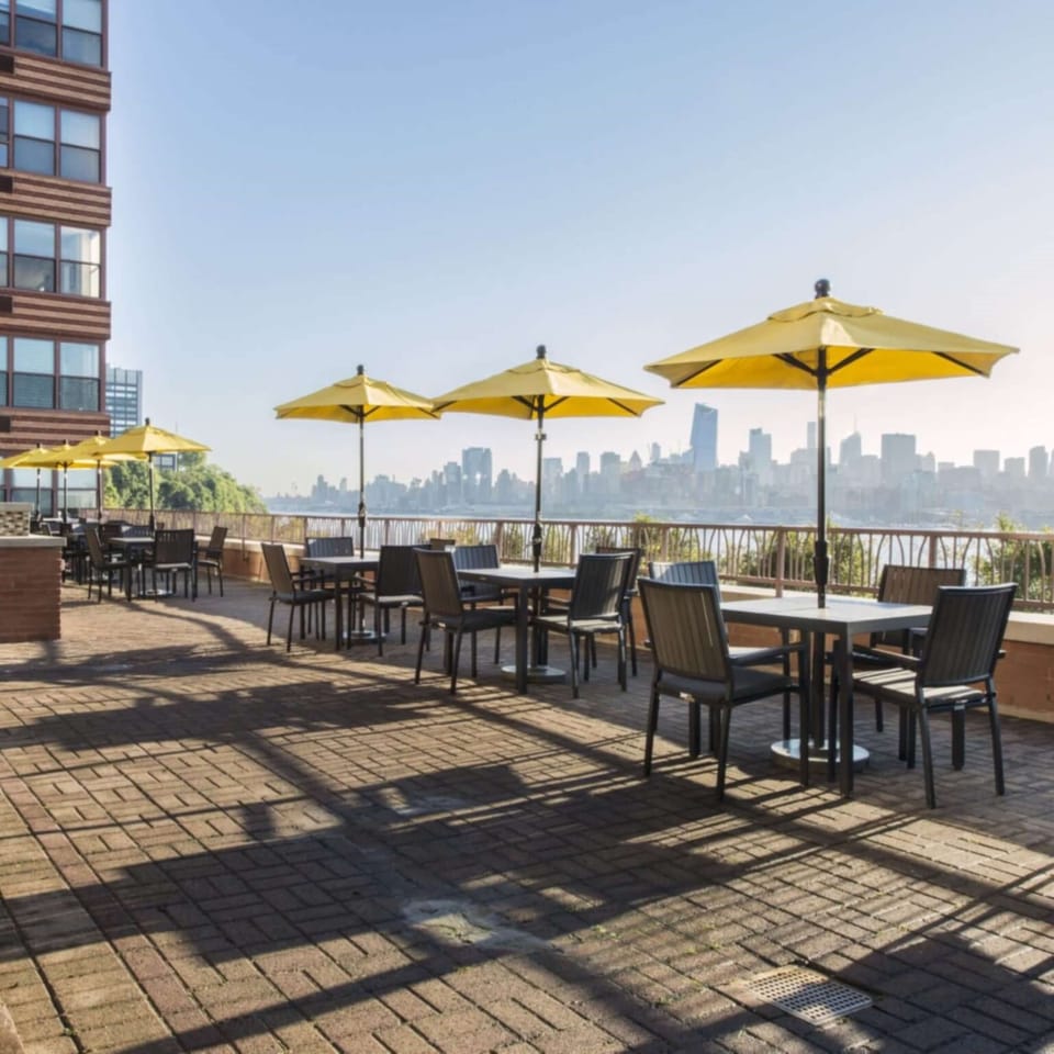Hoboken 1 Bedroom Courtyard