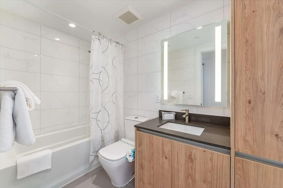 Miami Studio Bathroom