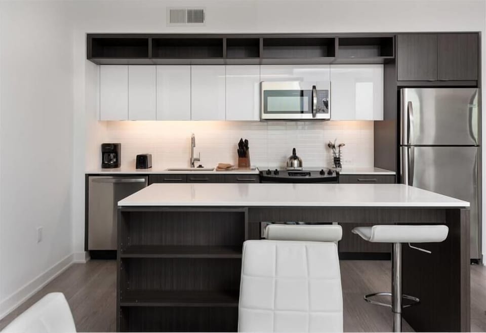 Herndon/Reston Reston 2 Bedroom King Bed Kitchen