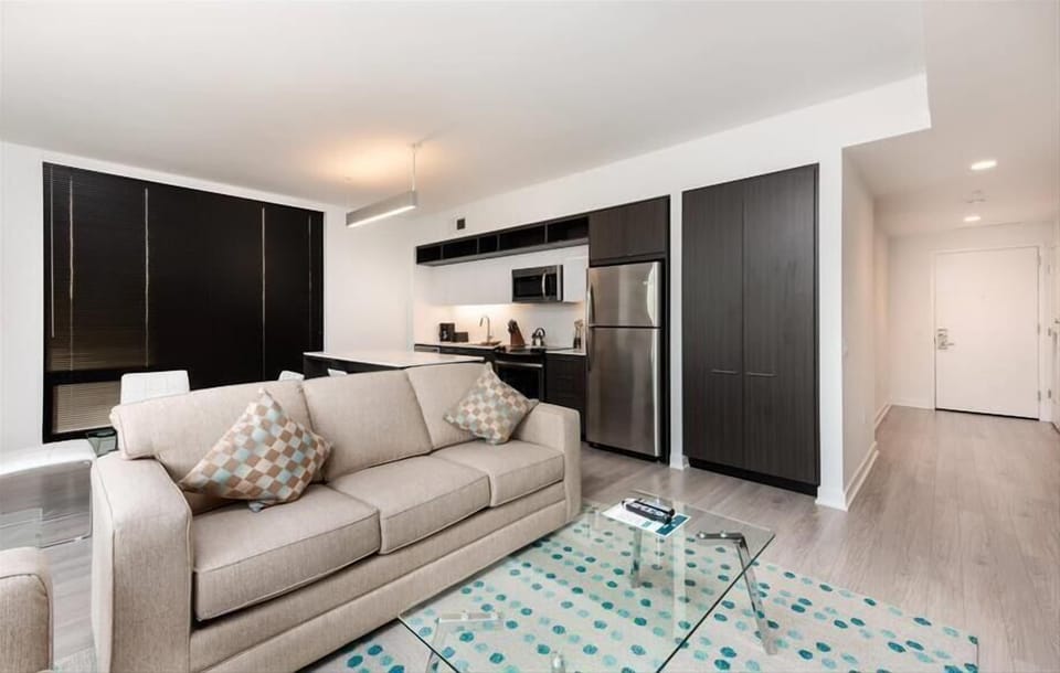 Herndon/Reston Reston 2 Bedroom King Bed Living Room