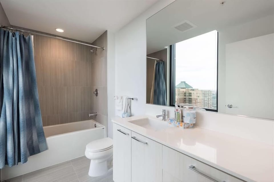 Herndon/Reston Reston 2 Bedroom Bathroom