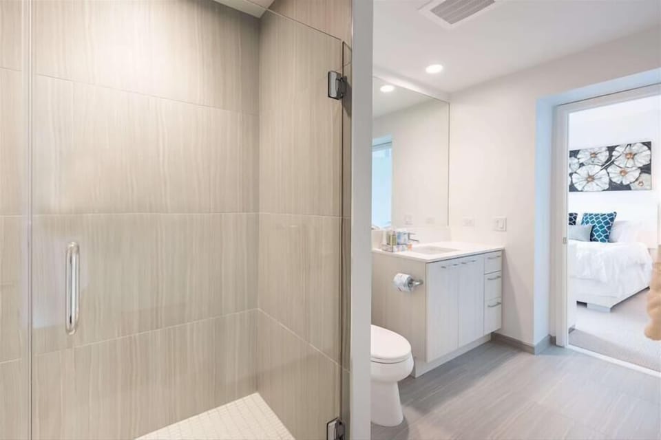 Herndon/Reston Reston 2 Bedroom Bathroom