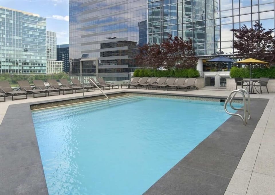 Seaport/South Boston Boston 1 Bedroom Pool