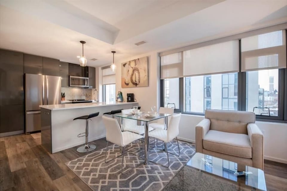 Downtown/South End Boston 1 Bedroom Dining Room