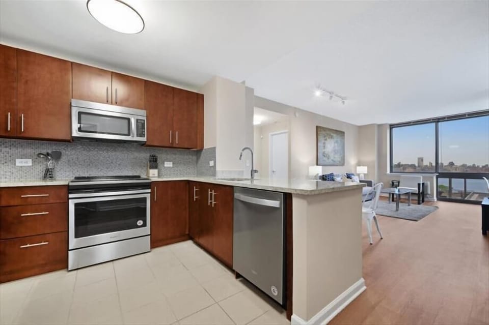 Jersey City 2 Bedroom River View Kitchen