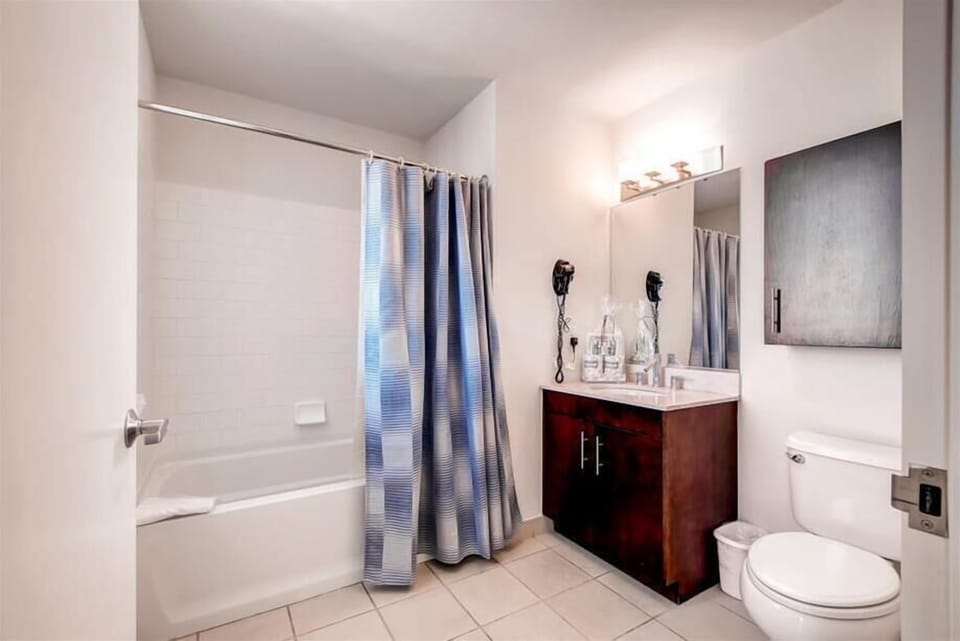 Jersey City 2 Bedroom River View Bathroom