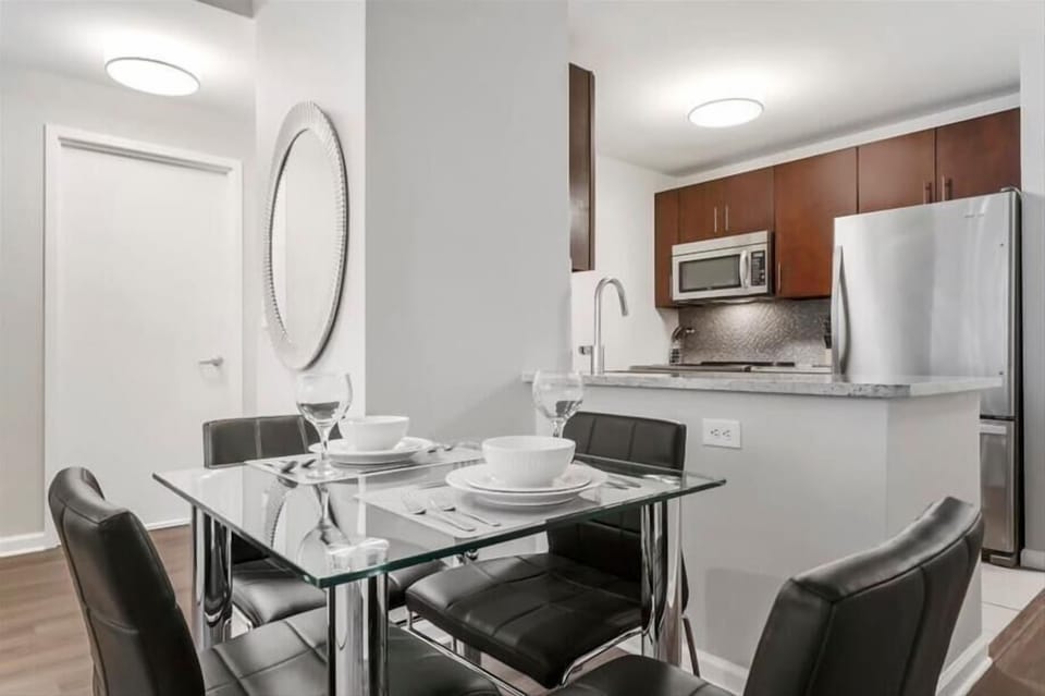 Jersey City 1 Bedroom Dining Room