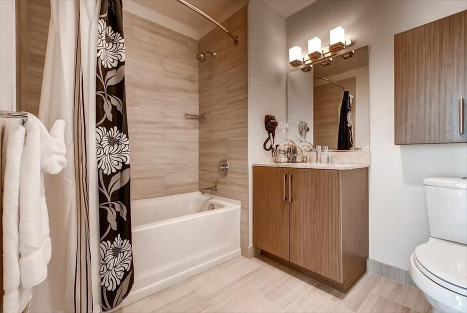 Jersey City 1 Bedroom Bathroom
