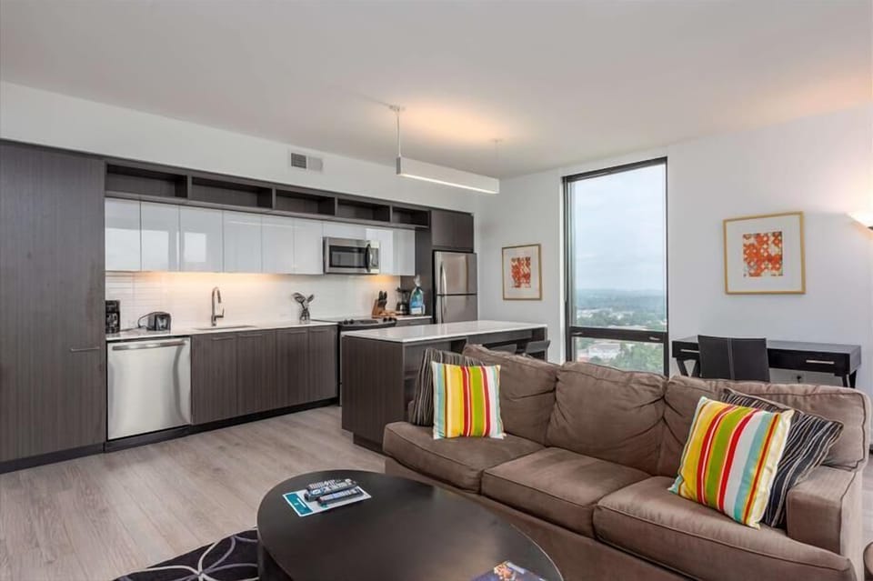 Herndon/Reston Reston 2 Bedroom King Bed Living Room