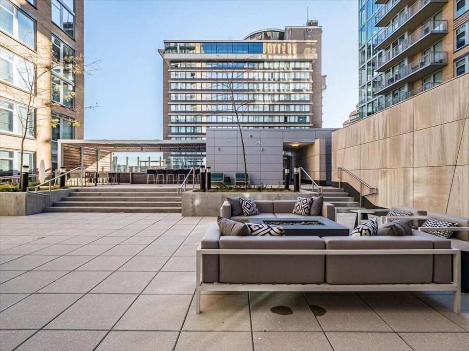 South Arlington Arlington 1 Bedroom with Balcony Common Area
