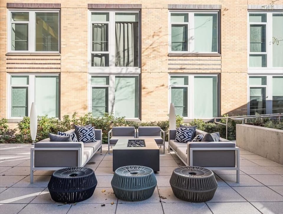 South Arlington Arlington 1 Bedroom with Balcony Common Area