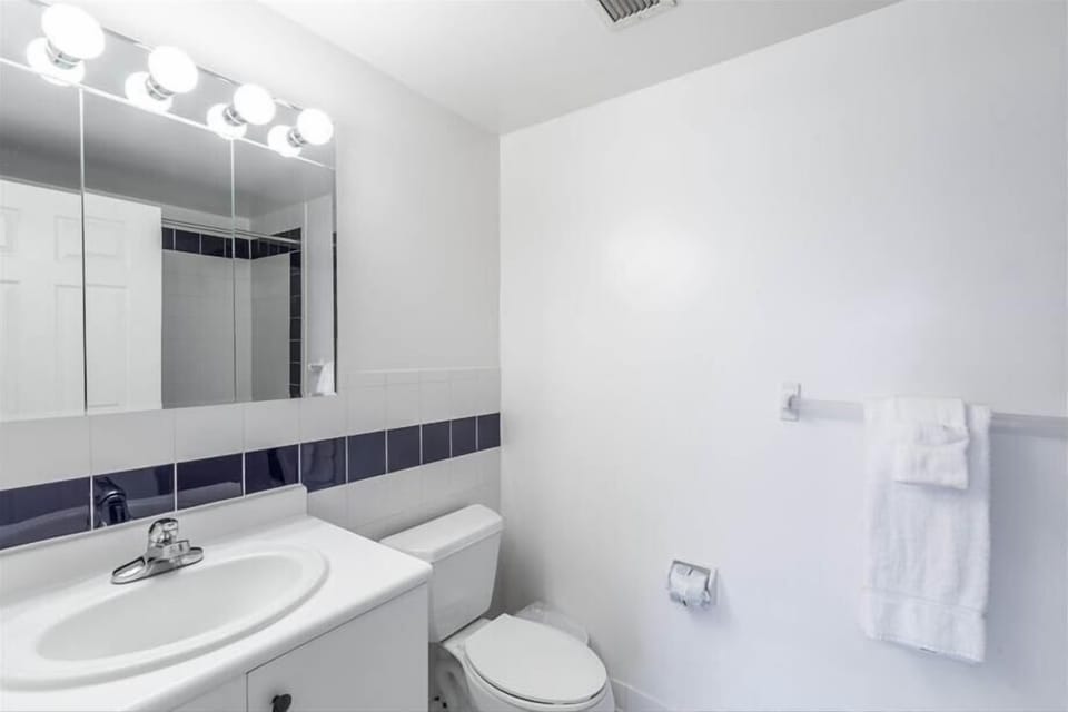 Hoboken 1 Bedroom Bathroom