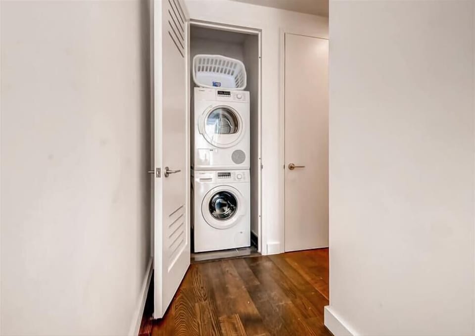 Midtown West New York 1 Bedroom Washer/Dryer