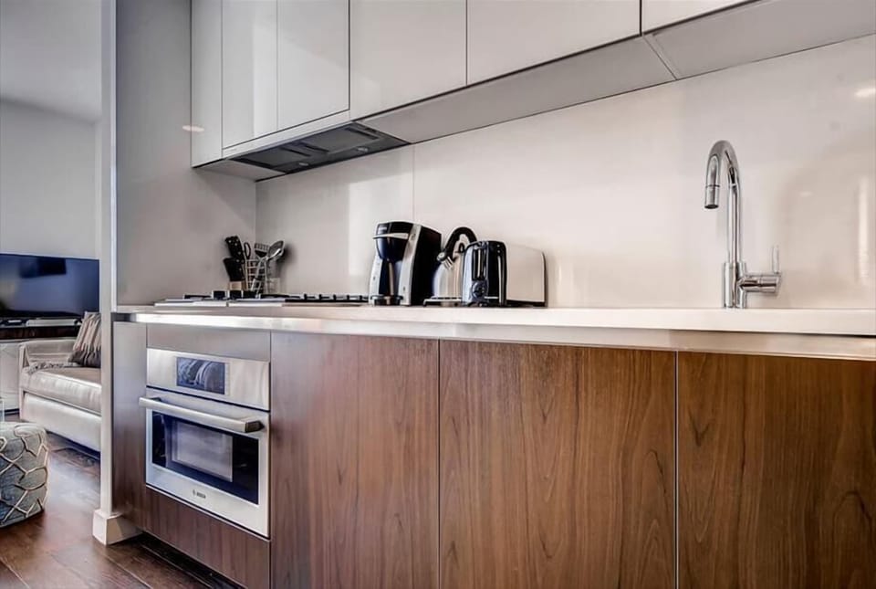 Midtown West New York Studio Kitchen