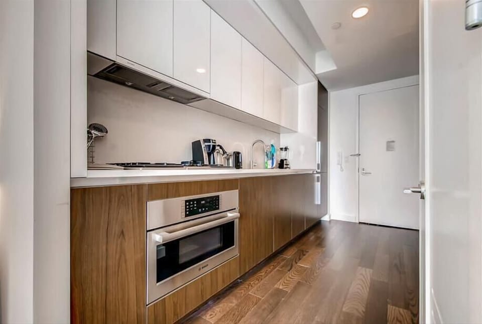 Midtown West New York Studio Kitchen