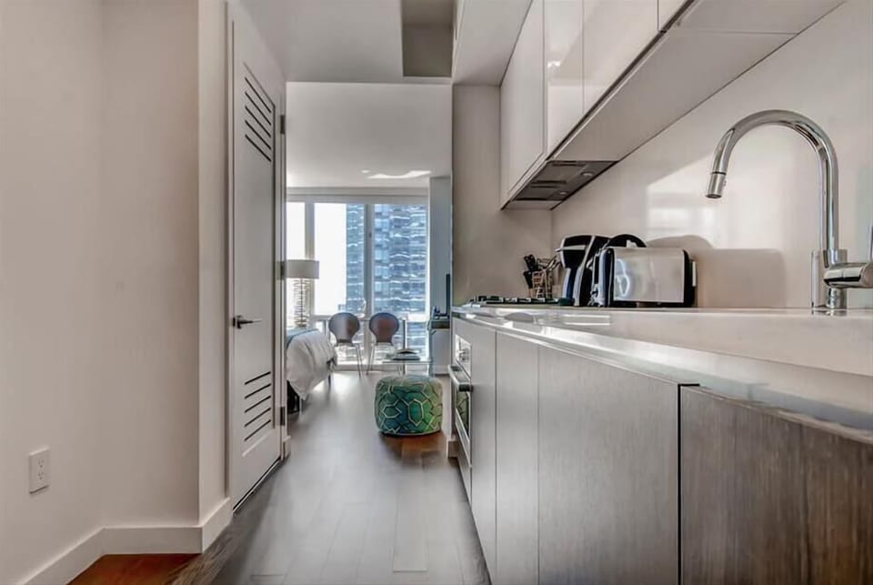 Midtown West New York Studio Kitchen
