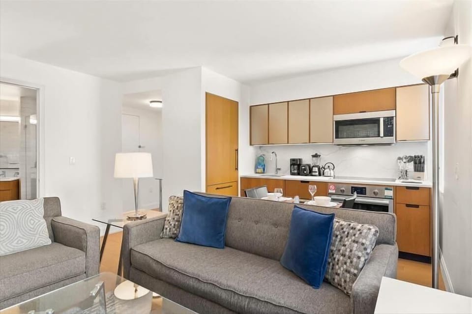 Midtown East New York 1 Bedroom Living Room
