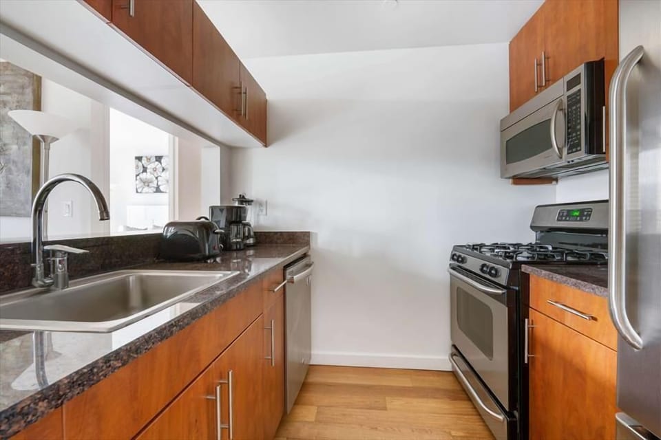 Midtown West New York 1 Bedroom Kitchen