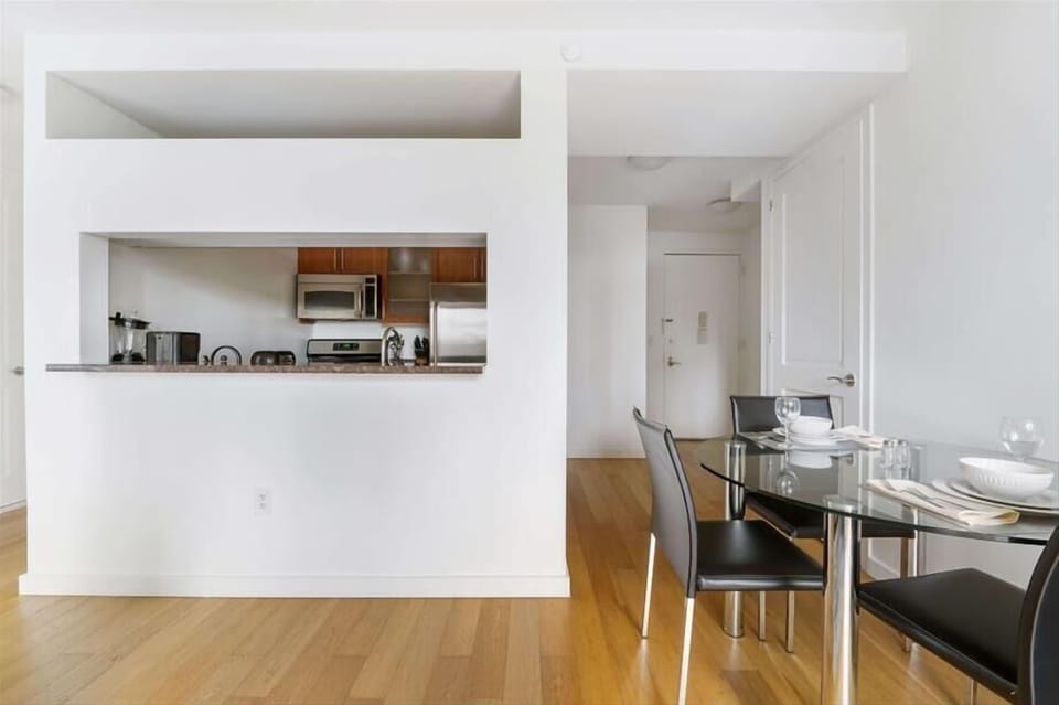 Midtown West New York 2 Bedroom Dining Room