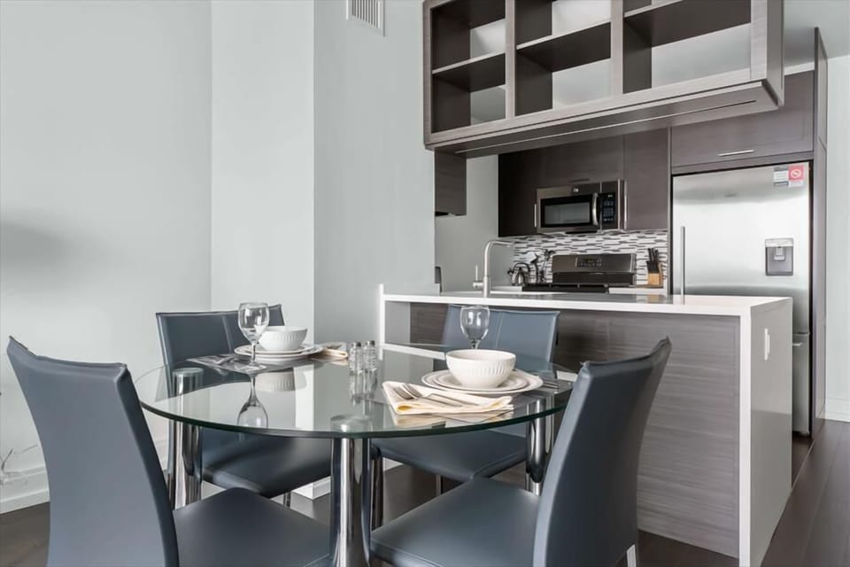 Midtown West New York 1 Bedroom Dining Room