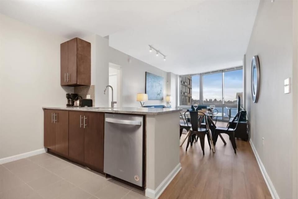 Jersey City 1 Bedroom River View Kitchen