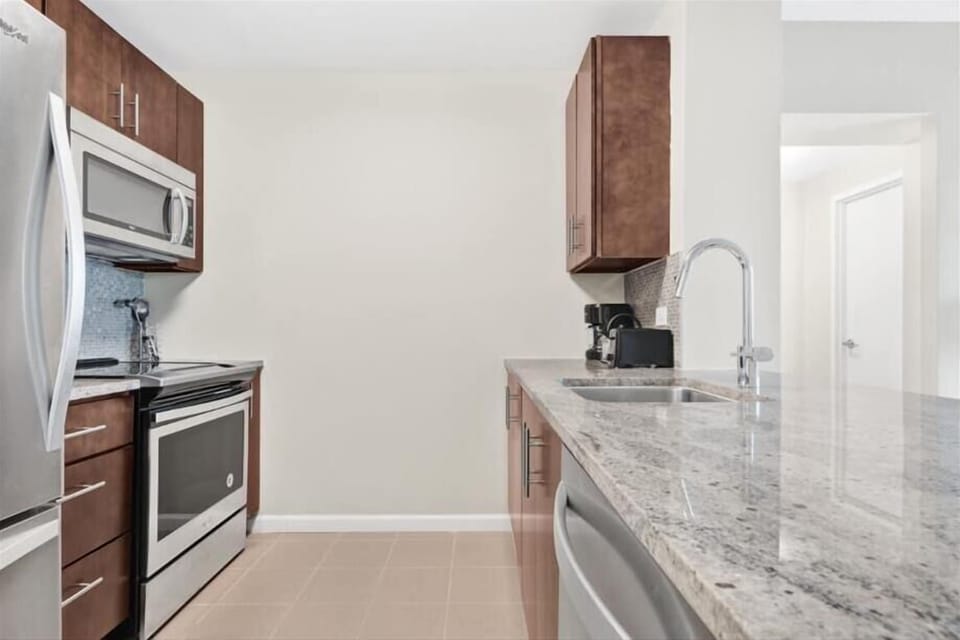 Jersey City 1 Bedroom River View Kitchen