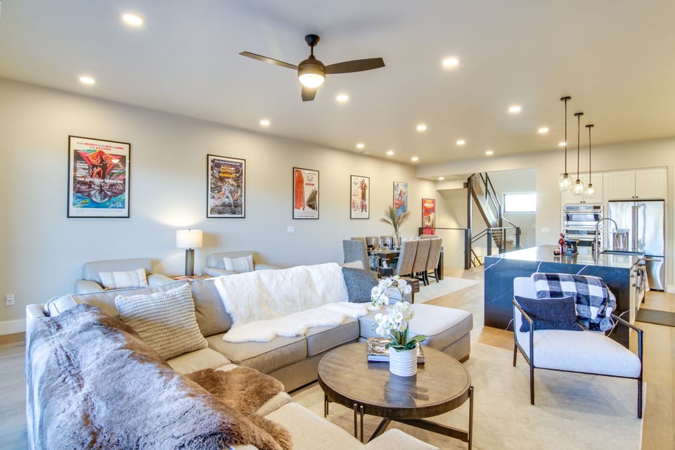 Living Room | Free WiFi | Central A/C & Heating
