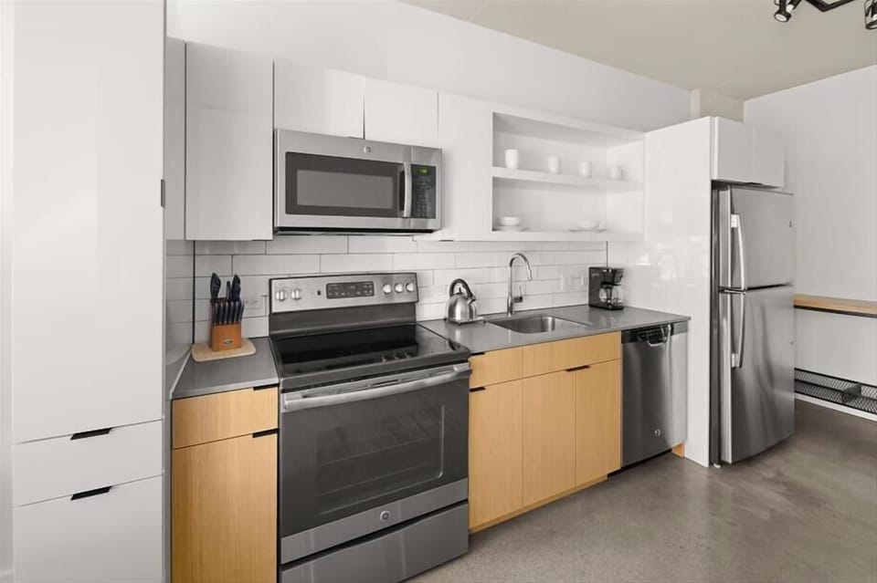 Navy Yard Washington 1 Bedroom Kitchen