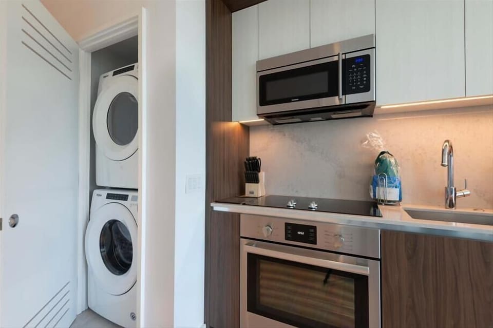 Seaport/South Boston Boston 1 Bedroom Laundry In-Unit