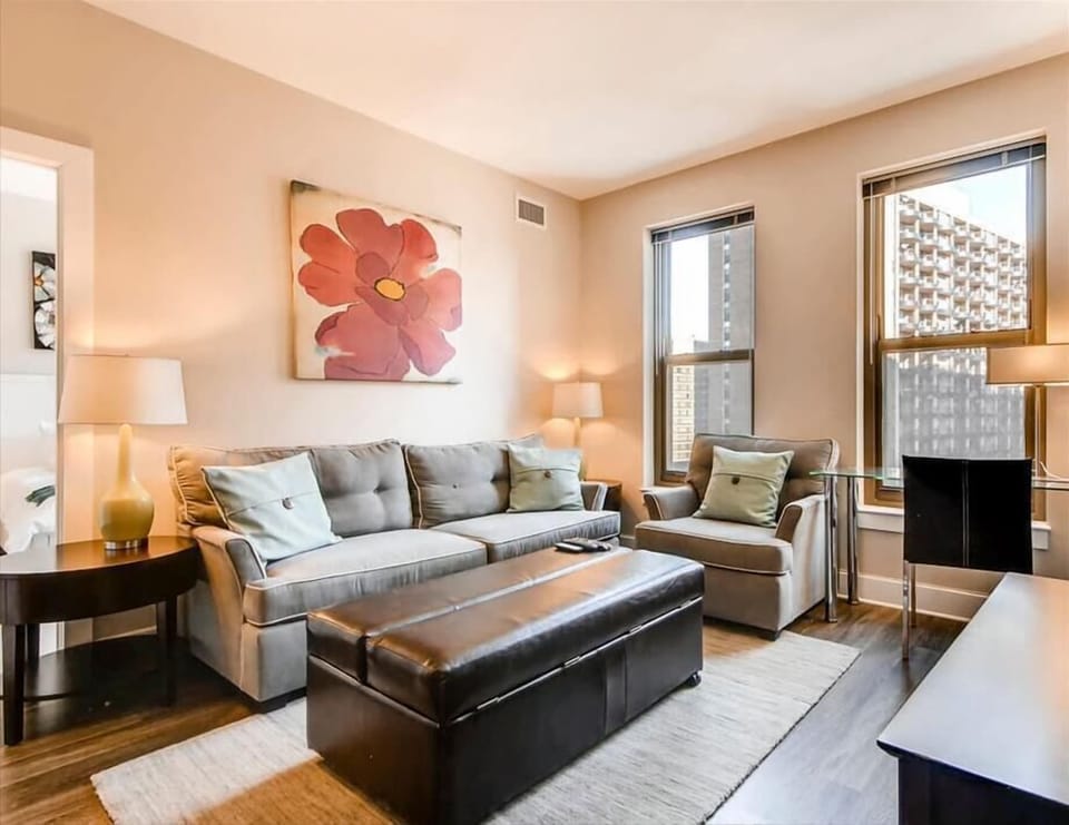 South Arlington Arlington 2 Bedroom Living Room