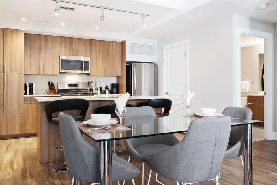 South Arlington Arlington 2 Bedroom Dining Room